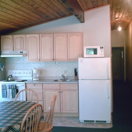Otter Lake Sunny Point Resort מראה חיצוני תמונה