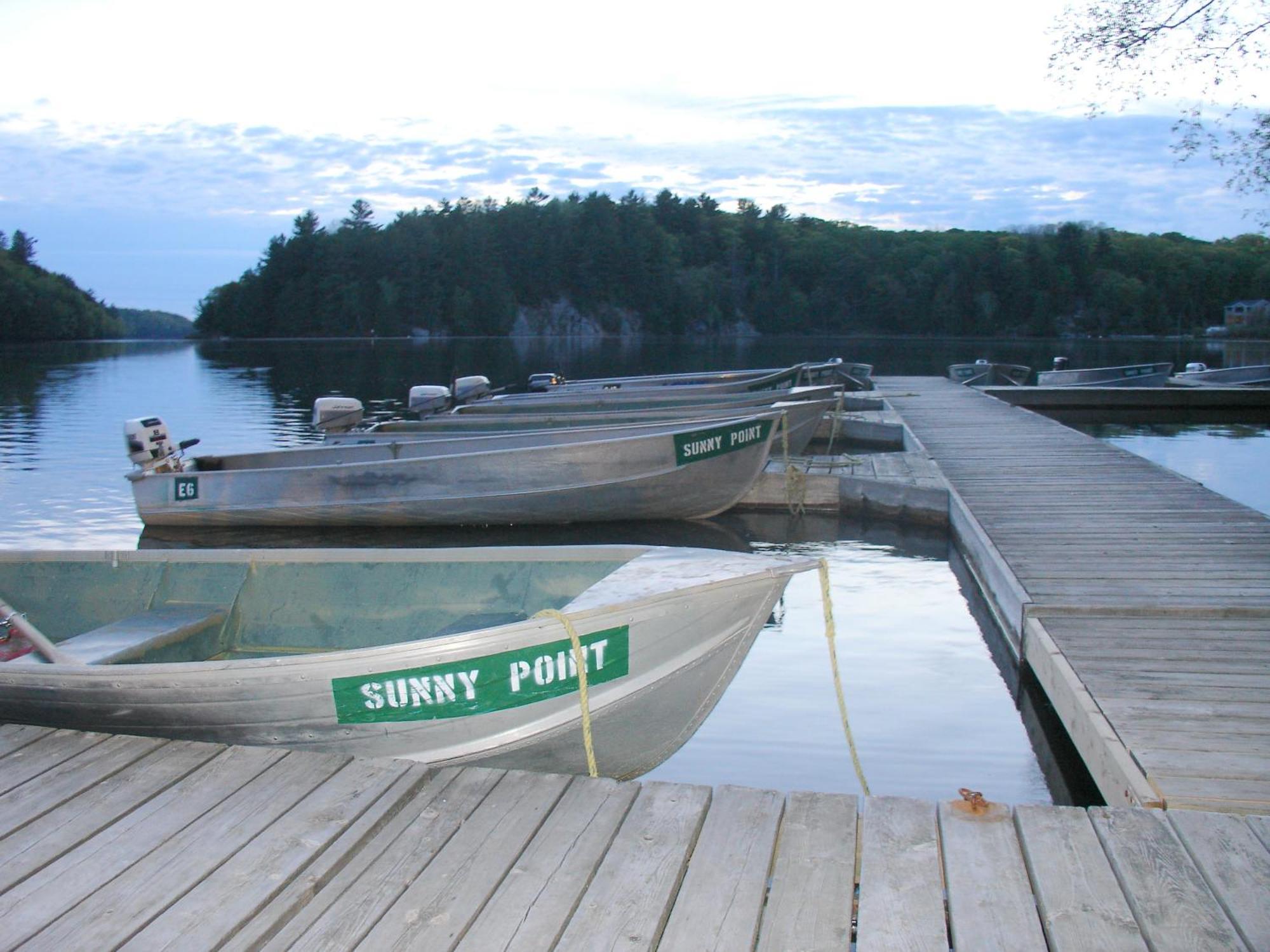 Otter Lake Sunny Point Resort מראה חיצוני תמונה