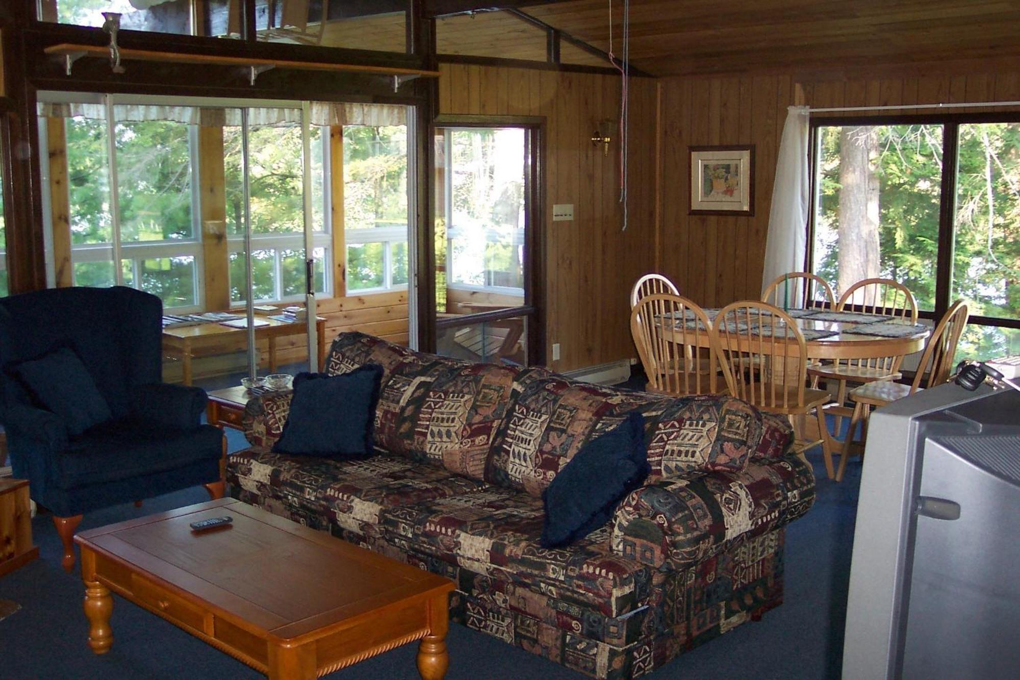 Otter Lake Sunny Point Resort מראה חיצוני תמונה