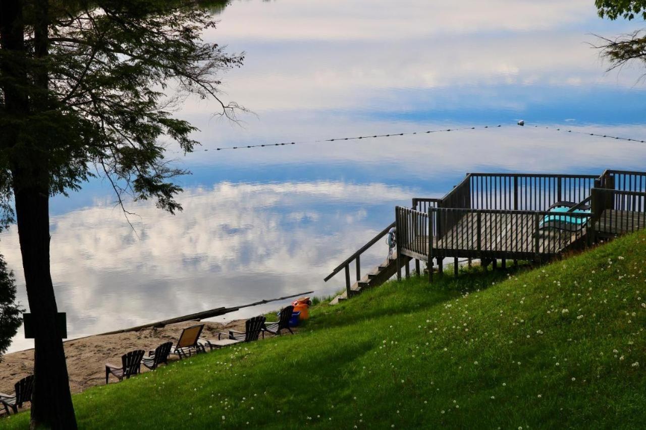 Otter Lake Sunny Point Resort מראה חיצוני תמונה