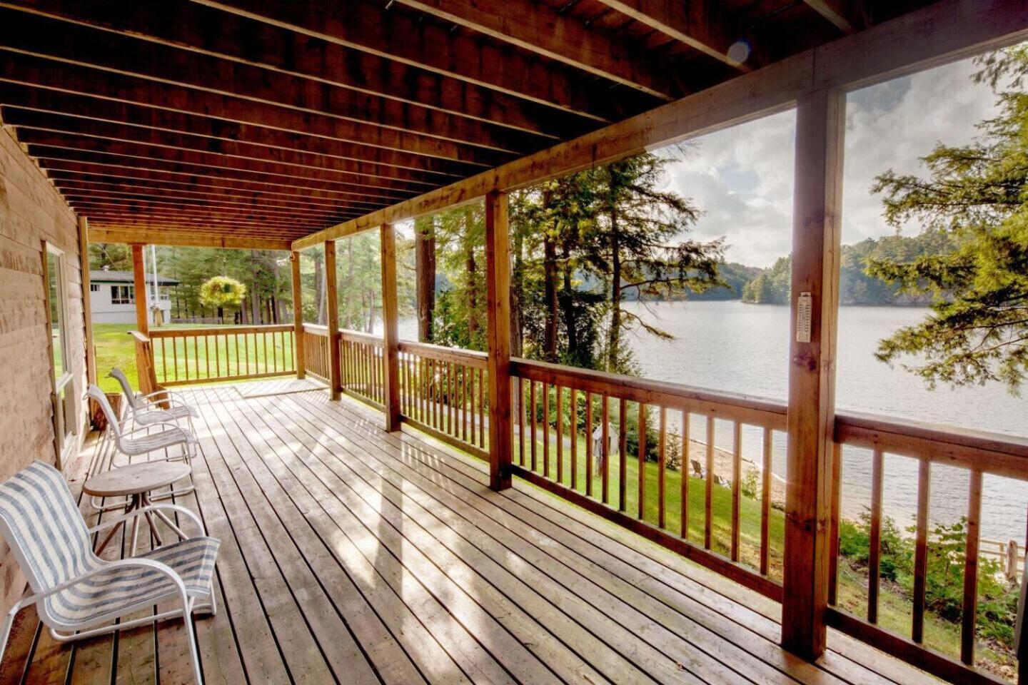 Otter Lake Sunny Point Resort מראה חיצוני תמונה