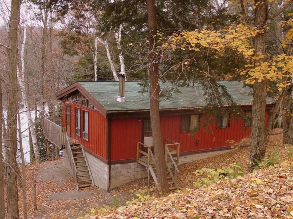 Otter Lake Sunny Point Resort מראה חיצוני תמונה