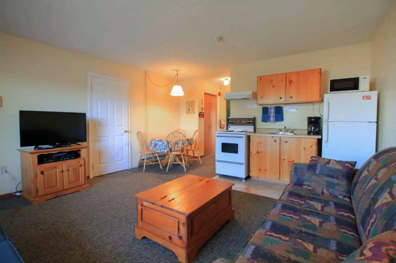 Otter Lake Sunny Point Resort מראה חיצוני תמונה